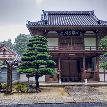 Eingangstor des Empukuji Zen Kloster in Japan