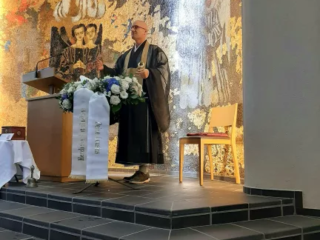 Konfessionslose Beerdigung - Grabredner - Zen Meister Reding