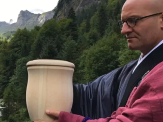 Zen Pfarrer - Trauerredner - Zen Vater Meister Reding