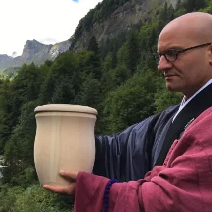 Bestattungsredner Schweiz - Zen Meister Reding