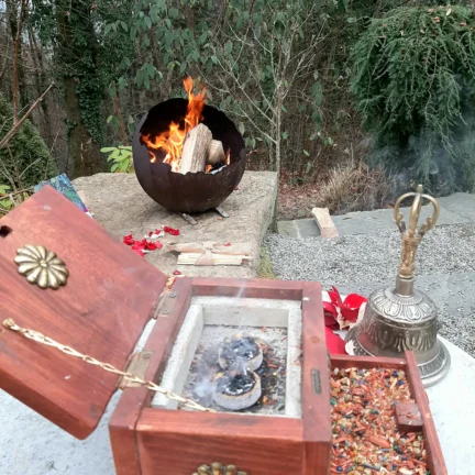 Phönix Ritual bei der Beerdigung - Weihrauch und Sandelholz
