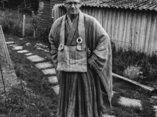 Trauerredner Vater Reding (Zen Mönch) für die Beerdigung
