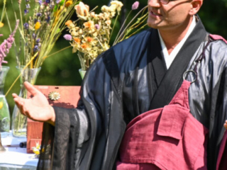 Trauerredner Vater Reding (Zen Mönch) für die Beerdigung