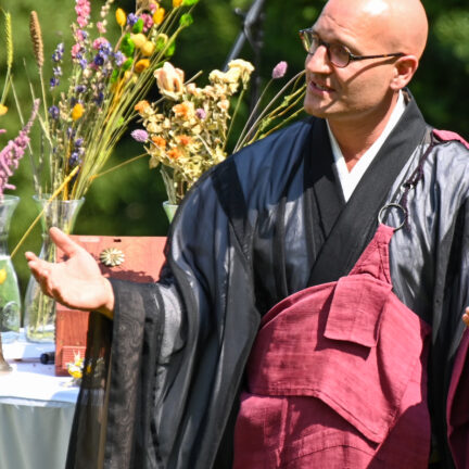 Trauerredner Vater Reding (Zen Mönch) für die Beerdigung
