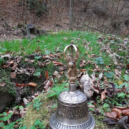 Asche verstreuen im Bachtobel - Feldmeilen Herrliberg - Trauerredner - Zen Meister Reding