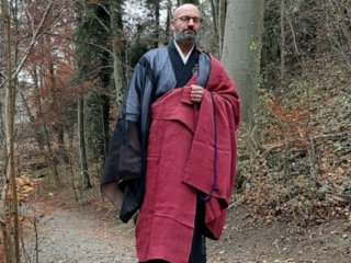 Asche verstreuen im Bachtobel - Feldmeilen Herrliberg - Trauerredner - Zen Meister Reding