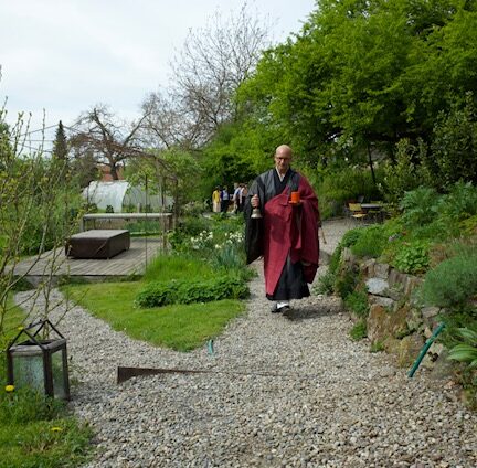 Trauerfeier in Zürich mit Trauerredner - Zen Meister Vater Reding