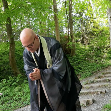 Stille Beisetzung mit Abdankungsredner - Zen Meister Reding