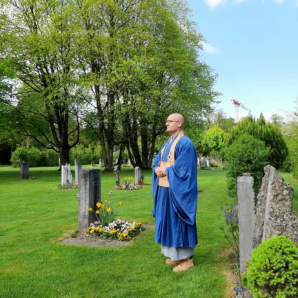 Grabredner mit Trauerredner - Zen Meister Vater Reding