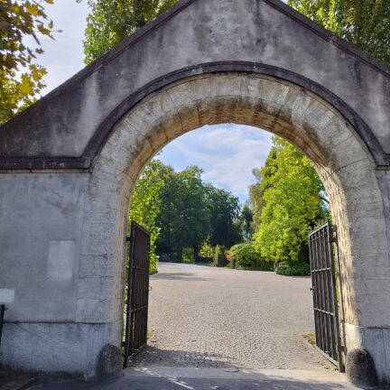 Bestattungsredner - Stadt Zürich - Trauerredner Zen Meister Vater Reding