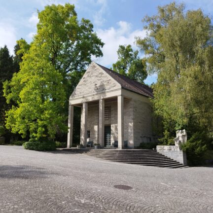 Bestattungsredner - Stadt Zürich - Trauerredner Zen Meister Vater Reding