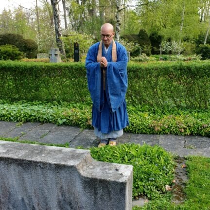 Totenruhe mit Zen Meister Vater Reding