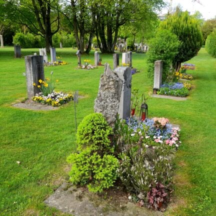Familiengrab - Beisetzung mit Grabredner - Zen Meister Vater Reding