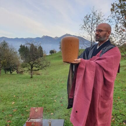 Trauerfeier mit Abdankungsredner - Zen Meister Vater Reding