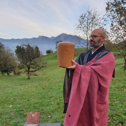 Beisetzung im Friedwald - Abschiedsfeier mit Bestattungsredner Zen Meister Reding