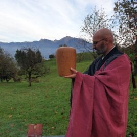 Abdankungsfeier mit Trauerredner Zen Meister Vater Reding