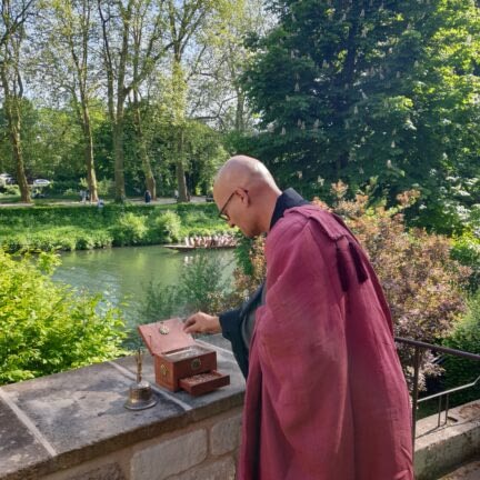 Sternenkind Kinderbegräbnis - Trauerredner für die Beerdigung - Zen Meister Vater Reding