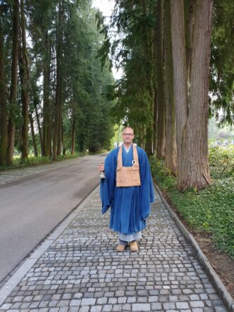 Gräbersegnung und Totengedenken mit Zen Mönch Vater Reding