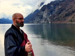 Asche verstreuen Walensee - Ostschweiz - Trauerredner Zen Vater Meister Reding
