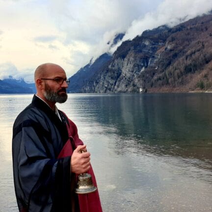 Asche verstreuen Walensee - Ostschweiz - Trauerredner Zen Meister Vater Reding