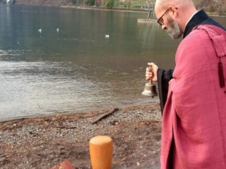 Asche verstreuen Walensee - Ostschweiz - Trauerredner Zen Vater Meister Reding