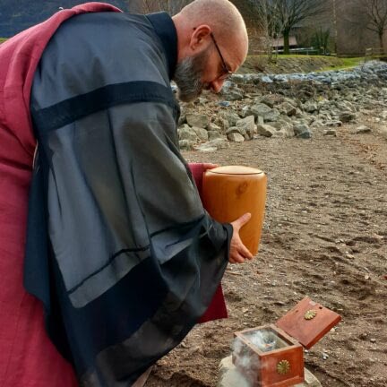 Asche verstreuen Walensee - Ostschweiz - Trauerredner Zen Meister Vater Reding