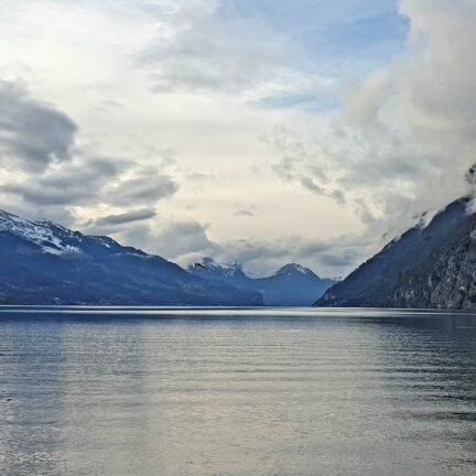 Asche verstreuen Walensee - Ostschweiz - Trauerredner Zen Meister Vater Reding