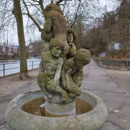 Asche verstreuen am Fluss - Limmat Baden - Trauerredner - Zen Meister Vater Reding