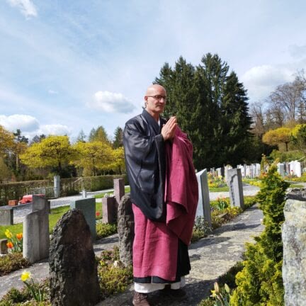 Totengedenken und Gräbersegnung mit Zen Meister Vater Reding