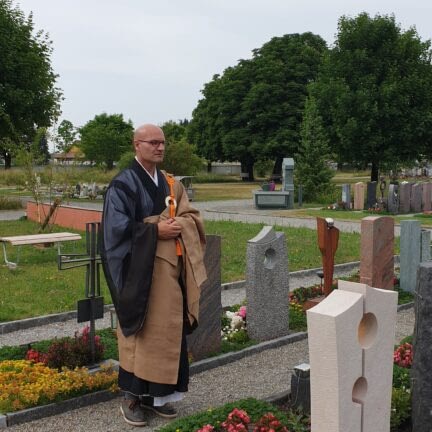 Abdankungsfeier ohne Pfarrer - Mit Trauerredner Zen Meister Vater Reding