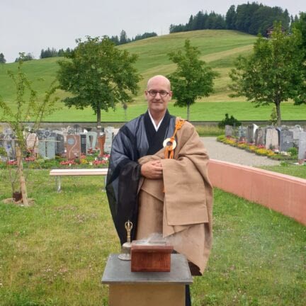 Abdankungsfeier ohne Pfarrer - Mit Trauerredner Zen Meister Vater Reding