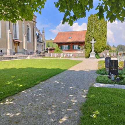 Bennau Einsiedeln Trauerredner und Abschiedsredner für die Beerdigung - Zen Meister Vater Reding