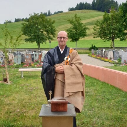 Abschiedsrituale bei der Trauerfeier mit Trauerredner Zen Meister Vater Reding