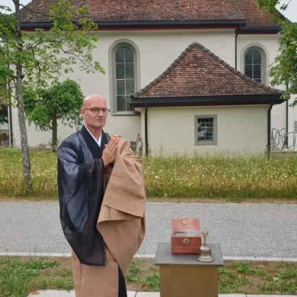 Abschiedsrituale bei der Trauerfeier mit Trauerredner Zen Meister Vater Reding