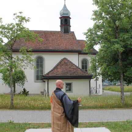 Beerdigungszeremonie und Trauerfeier mit Abschiedsredner - Zen Meister Vater Reding