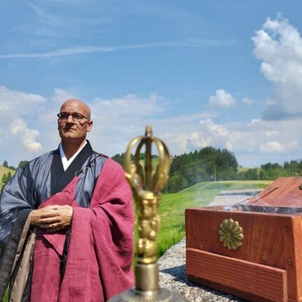 Bennau Einsiedeln Trauerredner und Abschiedsredner für die Beerdigung - Zen Meister Vater Reding