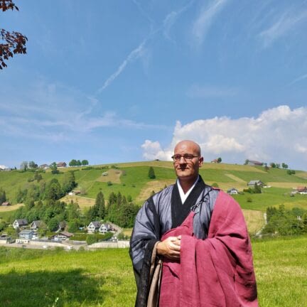 Bennau Einsiedeln Trauerredner und Abschiedsredner für die Beerdigung - Zen Meister Vater Reding