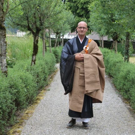 Freie Trauerfeier mit Trauerredner Zen Meister Vater Reding