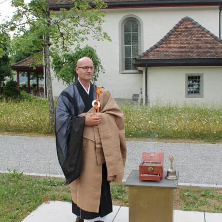 Freie Trauerfeier mit Trauerredner Zen Meister Vater Reding