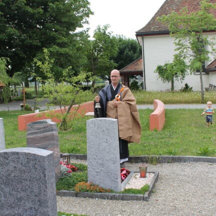 Friedhof - Ihr Trauerredner für die Beerdigung - Abschiedsredner Zen Meister Reding