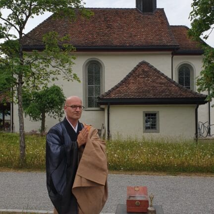 Friedhof - Ihr Trauerredner für die Beerdigung - Abschiedsredner Zen Meister Reding