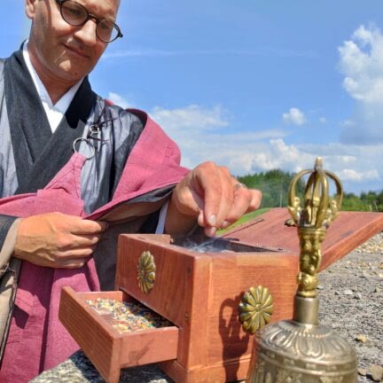 Bennau Einsiedeln Trauerredner und Abschiedsredner für die Beerdigung - Zen Meister Vater Reding