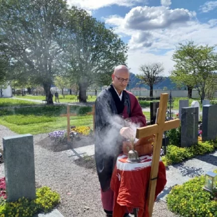 Geistliche und Spirituelle Abschiedsfeier mit Trauerredner - Zen Vater Meister Reding