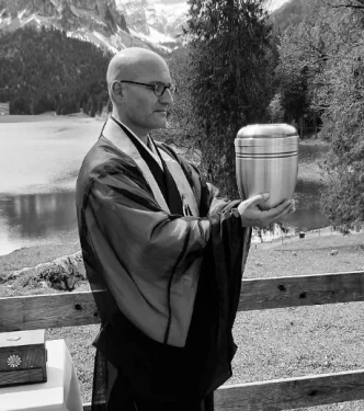 Abdankungsredner Glarus Obersee Zen Mönch Marcel Reding