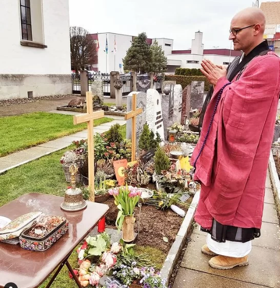 Trauerredner March Höfe - Zen Meister Reding