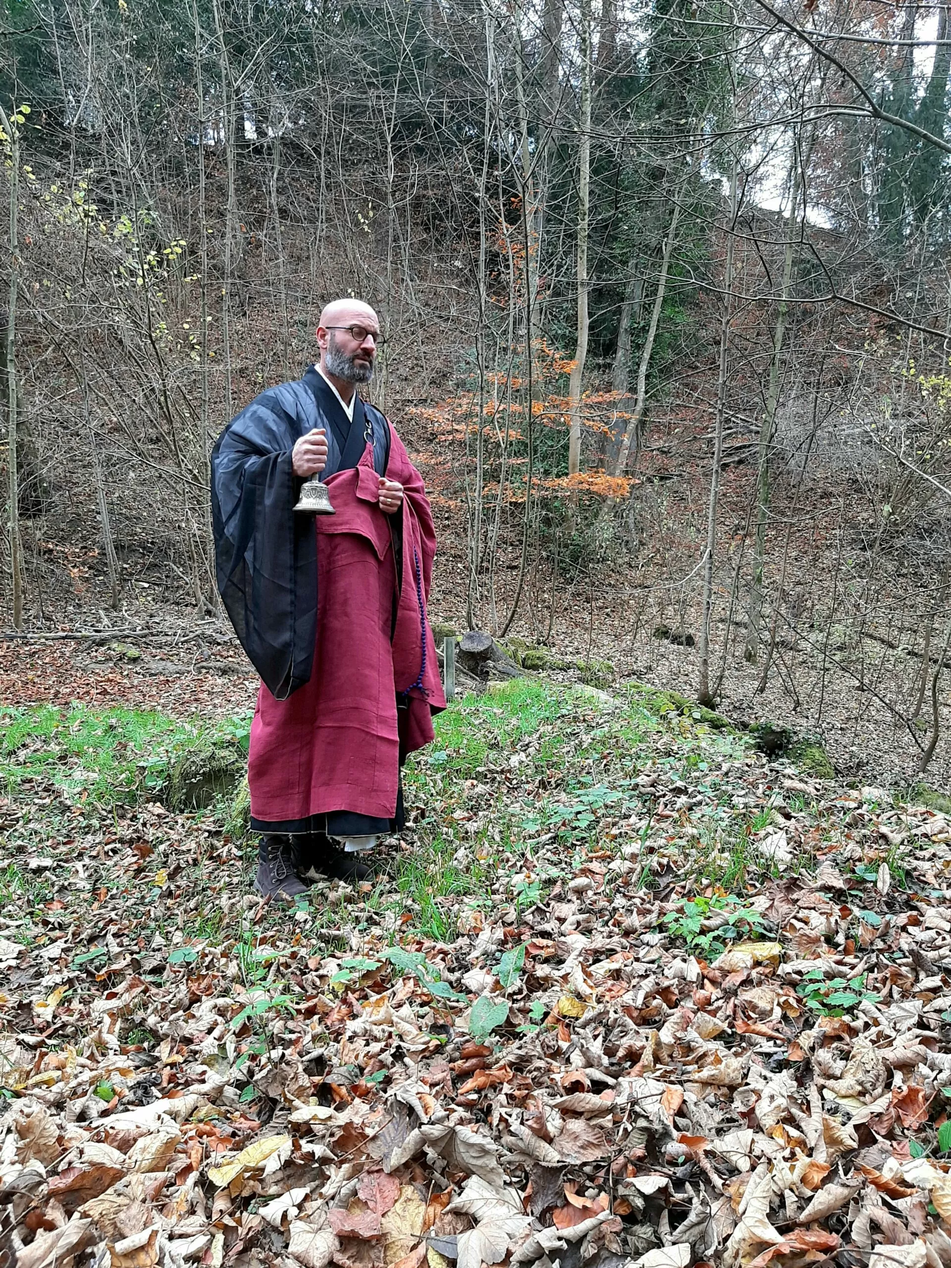 Asche verstreuen im Bachtobel - Feldmeilen Herrliberg - Trauerredner - Zen Meister Reding