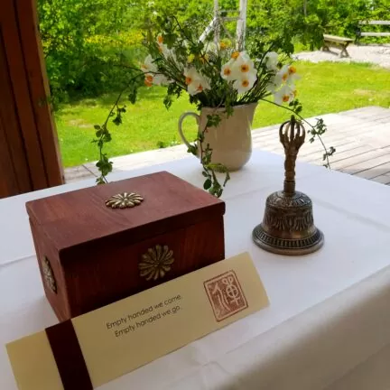 Phönix Ritual bei der Beerdigung - Weihrauch und Sandelholz