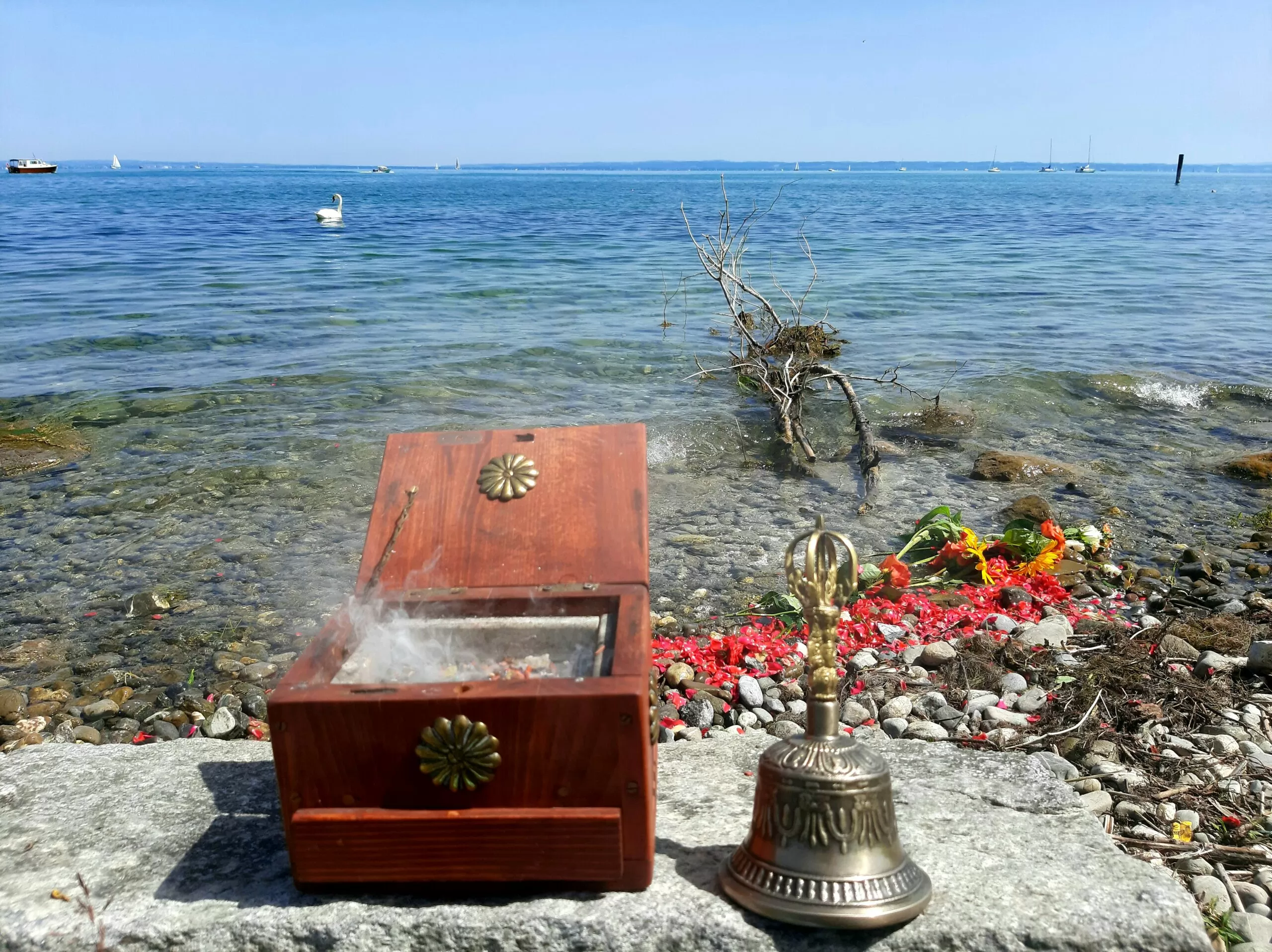 Phönix Ritual bei der Beerdigung - Weihrauch und Sandelholz
