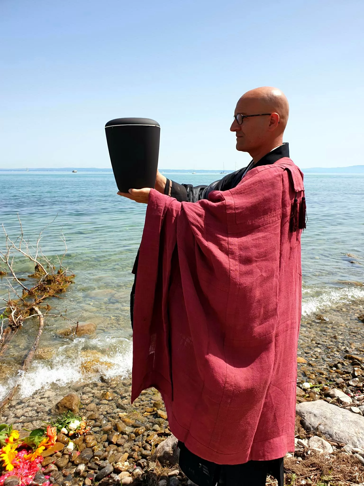 Bodensee Region - Asche verstreuen - Beerdigung mit Trauerredner - Zen Vater Meister Reding