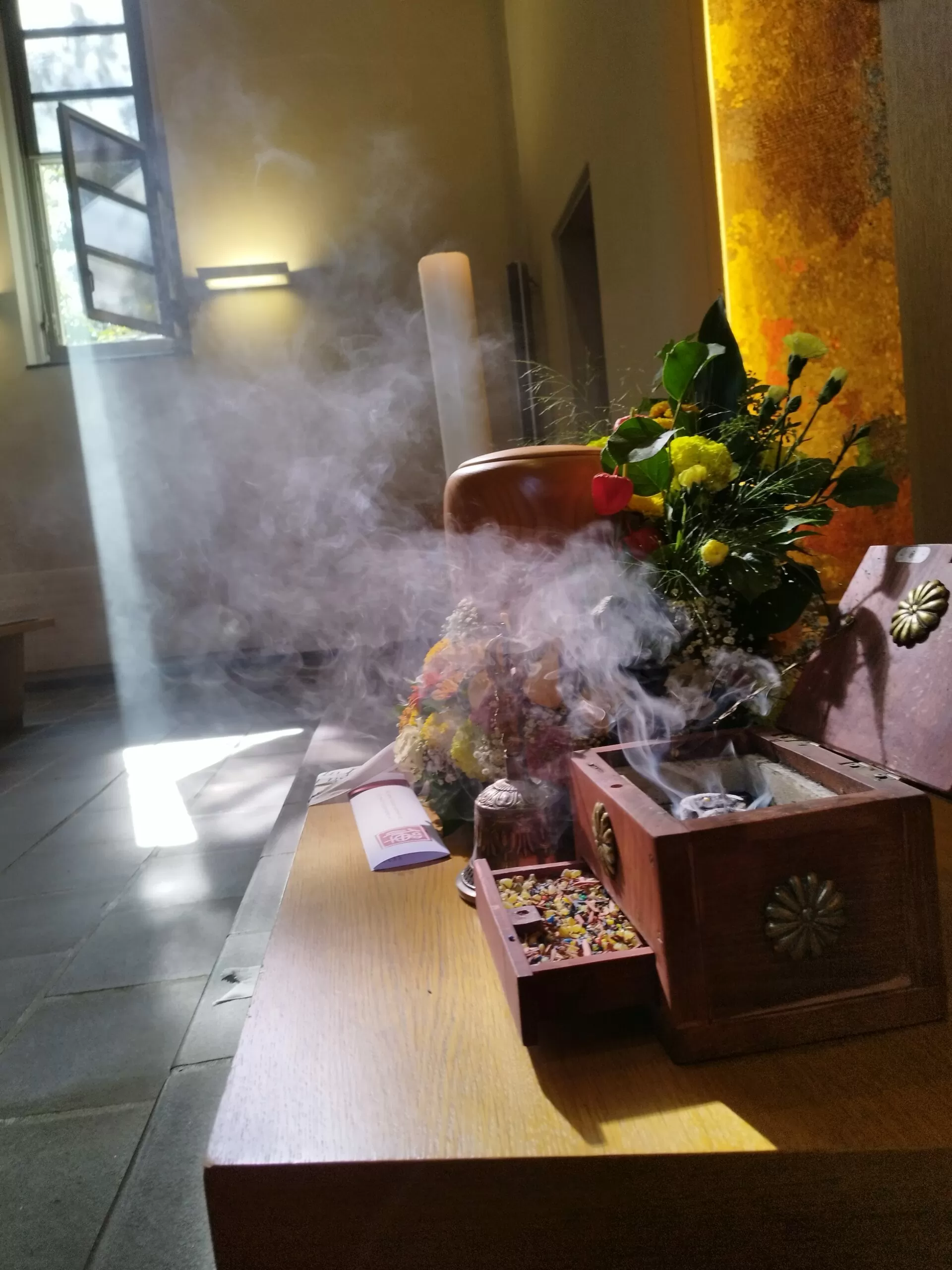 Buddhistische Bestattung in Zürich Fluntern mit Abt Reding als Trauerredner